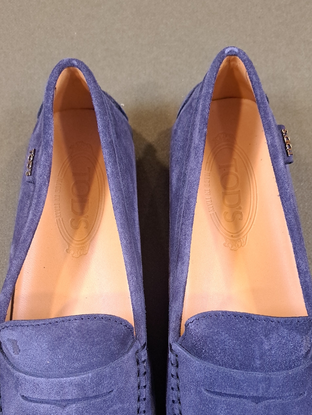 Tod's Gommino 22L Loafers - Color: Blue - Size: EU 39.5 (US 7.5) - Picture 5 of 11